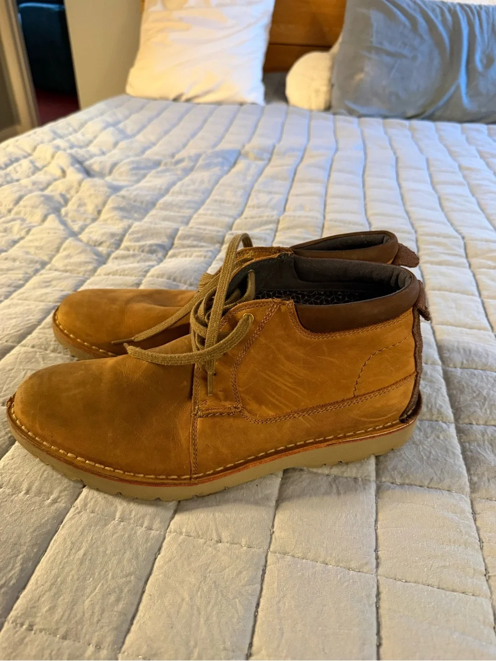 Clarks Men's Tan Leather Chukka Boots